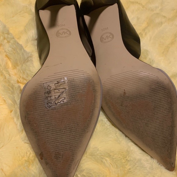 Michael Kors two toned gray and black pumps - Picture 4 of 6